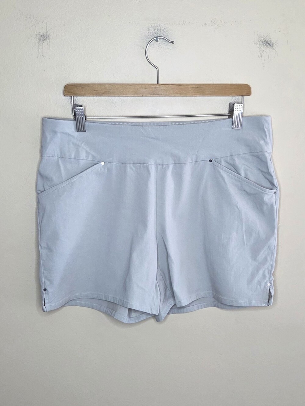 INC International Concepts Light Gray Pull-on Waist Shorts Size 12 4.5" Inseam